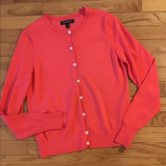 Banana Republic Sweaters - NWOT BANANA REPUBLIC LIGHTWEIGHT STRETCH CARDIGAN